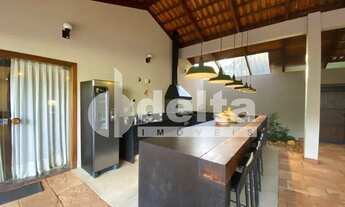 Imagem 4: Casa para aluguel, 5 quartos, 3 suítes, Jardim Karaíba - Uberlândia/MG