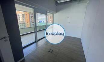 Imagem 7: Conjunto comercial de 756m², com piso elevado, sistema de ar-condicionado e sacada