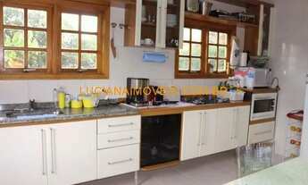 Imagem 4: Sobrado para venda possui 400 metros quadrados com 4 quartos