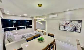 Imagem 3: Decorado de frente, com vista p/ praça em prédio com infraestrutura de lazer