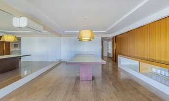 Imagem 5: Apartamento a venda com 3 dormitorios, 3 vagas e 215m2. Localizado no bairro Tristeza, na