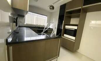 Imagem 4: Casa triplex 250m2 com 4 suítes no Condomínio Terra América