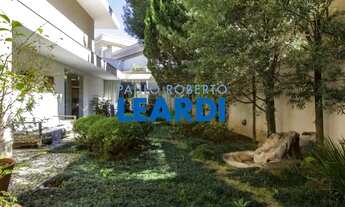 Imagem: CASA ASSOBRADADA - JARDIM EUROPA - SP