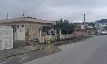 Imagem 2: Casa com 4 quartos/dormitórios no bairro Rio Caveiras, em Biguaçu - SC