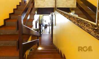 Imagem 4: Casa com 4 dormitórios, sendo 1 suíte, com 2 vagas cobertas, no bairro Nonoai, Porto Alegr