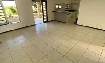 Imagem 2: Casa Duplex à Venda na Sapiranga com 200m², 3 Quartos, Quintal Amplo e 4 Vagas de Garagem