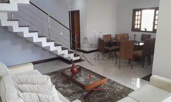 Imagem 2: Sobrado para venda possui 223 metros quadrados com 3 quartos