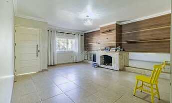 Imagem 2: Casa a venda com 3 dorms, 4 vagas e 220m2 no bairro Ipanema, na zona sul de Porto Alegre