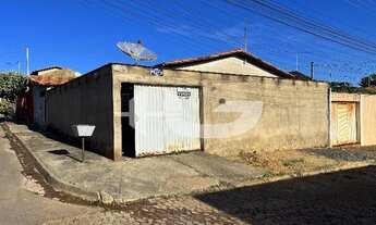 Imagem: Casa de esquina construída em lote de 150,00