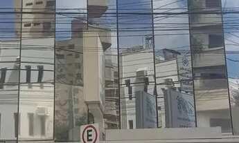 Imagem: Prédio comercial em frente à Doçura