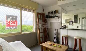 Imagem 2: Apartamento 1 dormitório, de frente, com vista para o Guaíba em todas as peças