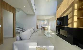 Imagem 2: Magnifica Casa em condomínio próximo d praia com 4 suítes frente lago em Torres