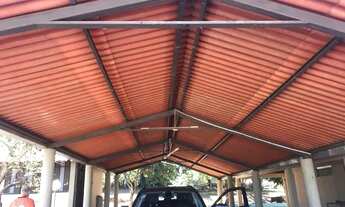 Imagem 5: Vendo barracão e telhado de casa portas janelas