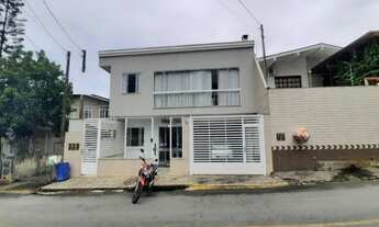 Imagem 2: Ótima casa com sala comercial, excelente para gerar uma renda extra