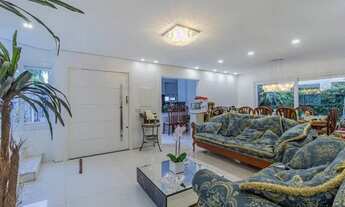 Imagem 2: Casa a venda com 3 dormitorios, 4 vagas e 484m2 no bairro Tristeza, na zona sul de Porto A