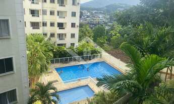 Imagem: Casinha de Boneca Reformada com Vista Verde