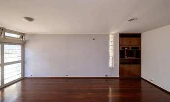 Imagem 6: Sobrado de 540 m² no Setor Sul, em frente à Clínica do Esporte