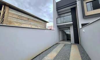 Imagem 2: Com aprox 85m², o imovel possui 02 amplos dormitórios, sendo um com sacada, sala de estar