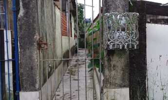 Imagem 2: Casa Meio terreno com 4 casas