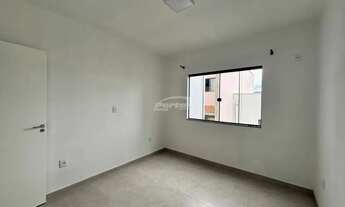 Imagem 6: Com aprox 85m², o imovel possui 02 amplos dormitórios, sendo um com sacada, sala de estar