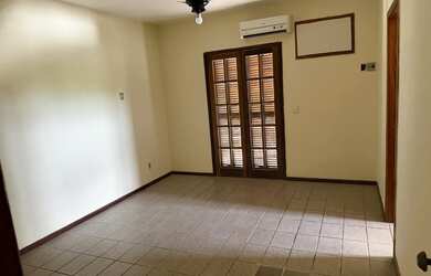 Imagem 6: CASA NO CENTRO DE ARARUAMA PRÓXIMO A LAGOA