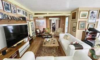 Imagem 7: Charmosa casa assinada por Zanina Caldas com encantadora vista panorâmica!