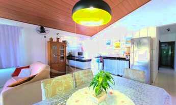 Imagem 6: Ótima oportunidade para morar ou veranear, imóvel com piscina a poucos metros do mar em u