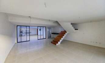 Imagem 2: Casa para venda possui 238 metros quadrados com 3 quartos em Aeroporto - Juiz de Fora - MG