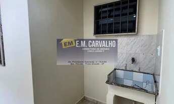 Imagem 6: Casa Geminada à venda, 2 dormitórios, 1 suíte, cozinha com armário, fogão e geladeira, qui