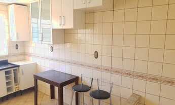 Imagem 4: Casa de esquina, meio terreno, em alvenaria com divisórias internas em madeira