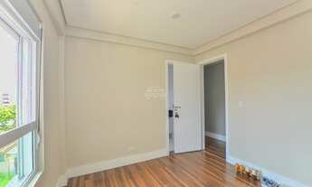 Imagem 2: Apartamento para venda tem 117 metros quadrados com 3 quartos em Água Verde - Curitiba - P