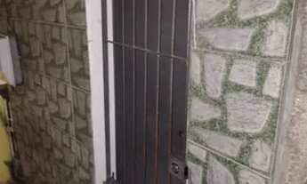 Imagem 2: DENTRO DA VIELA Casa com 1 dormitório