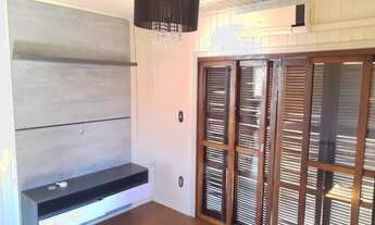 Imagem 5: Casa de esquina, meio terreno, em alvenaria com divisórias internas em madeira