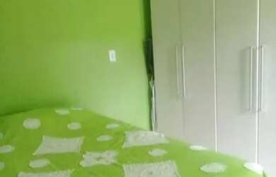 Imagem 2: A casa tem 1quarto, sala, ,cozinha e banheiro, com mais 1 banheiro na varanda
