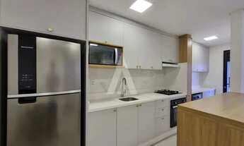 Imagem 6: Apartamento semimobiliado com 2 quartos, sendo 1 suíte, sacada com churrasqueira e elevado