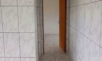 Imagem 5: Sobrado de 2 cômodos grandes com área de serviço individual com portão