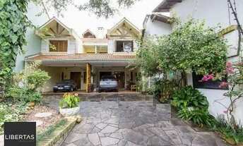 Imagem 3: Casa em Porto Alegre, no bairro Ipanema, com 3 dormitório(s), e 3 banheiros, à v