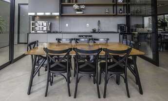 Imagem 7: Casa Alto Padrão à Venda no Residencial Estoril V 3 Suítes, 273 m² Construídos, Piscina e