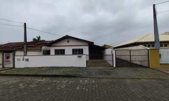 Imagem: Casa com 3 Quartos e Espaço Amplo para