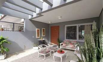 Imagem 2: Casa em Hípica Casa com 3 dormitórios