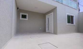 Imagem 2: Casa Duplex Alto Padrão com 2 Quartos, Portão Automático, Cerca e Alarme