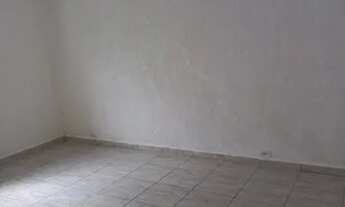 Imagem 7: Casa com 50m², quarto, sala, cozinha, banheiro, e pequeno quintal. obs. não é casa idepede