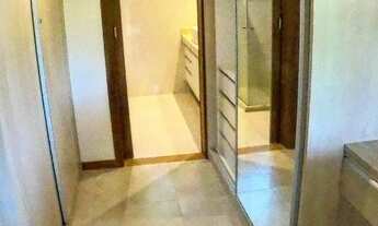 Imagem 5: Casa de condomínio para aluguel possui 280 metros quadrados com 5/4 Quinta das Lagoas