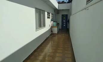 Imagem 2: Casa no Parque Brasil em frente a praça