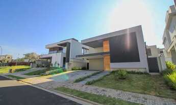 Imagem: Casa térrea com 3 suítes à venda, 250