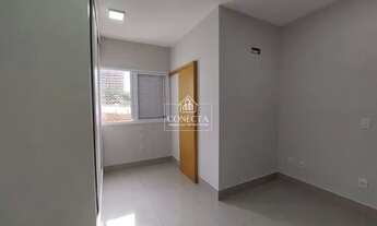 Imagem 2: 04 quartos suítes com armários embutidos, sendo 02 com sacada. Área de serviço