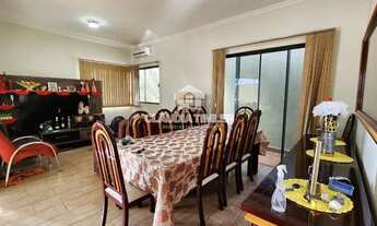 Imagem 6: Casa de esquina com piscina