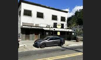 Imagem: Sobrado com área externa e salão anexo