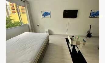 Imagem 3: Apartamento de 1 dormitório reformado no centro da Praia de Pitangueiras, uma quadra do ma