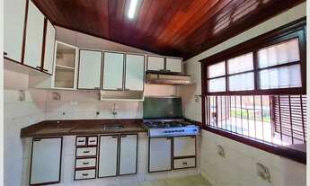 Imagem 7: Casa reformada, com 70 m2, quintal com churrasqueira e próxima da praia do Capricórnio e d